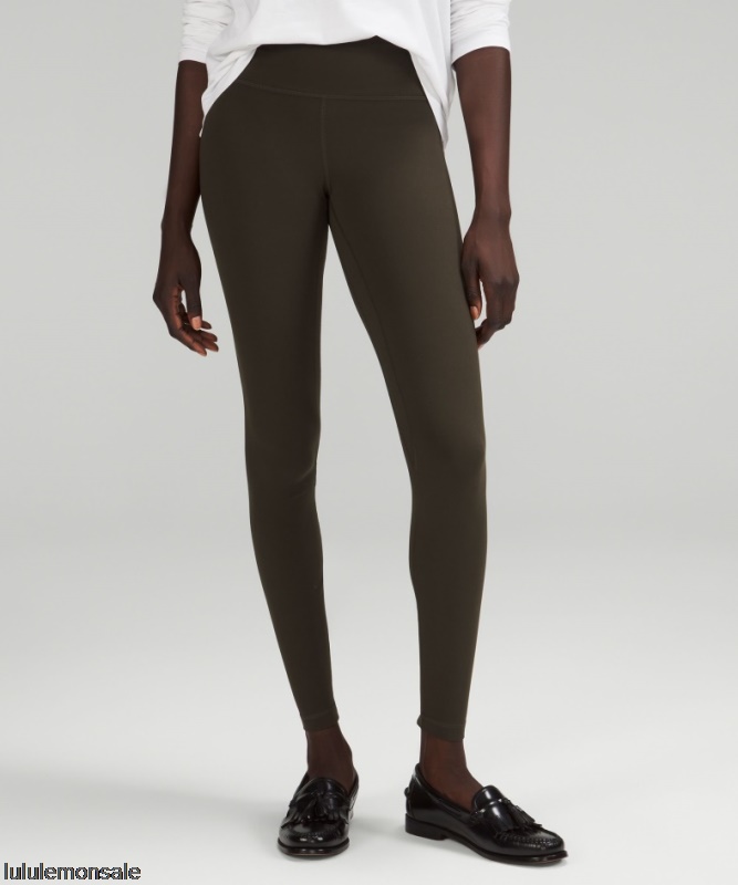 Dunkles Oliv